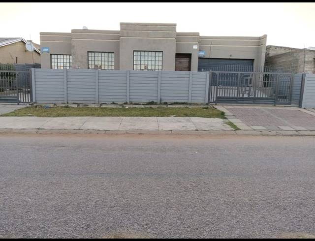 3 BEDROOM HOUSE FOR SALE IN UMFUYANENI